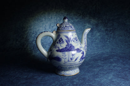元青花 梨形滿池嬌壺 (沈船件) Yuan Blue and White Pear-Shaped 'Mandarin Duck and Lotus' Ewer (Shipwreck Find)（有蓋子拿取需小心）