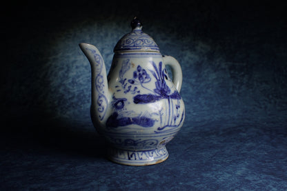 元青花 梨形滿池嬌壺 (沈船件) Yuan Blue and White Pear-Shaped 'Mandarin Duck and Lotus' Ewer (Shipwreck Find)（有蓋子拿取需小心）