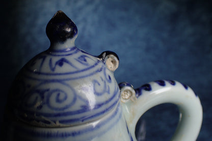 元青花 梨形滿池嬌壺 (沈船件) Yuan Blue and White Pear-Shaped 'Mandarin Duck and Lotus' Ewer (Shipwreck Find)（有蓋子拿取需小心）