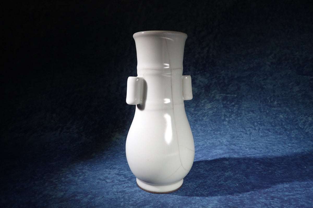 清乾隆 仿官釉貫耳瓶 Qianlong Faux-Guan Handled Vase