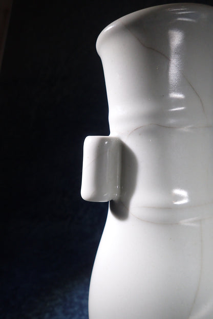 清乾隆 仿官釉貫耳瓶 Qianlong Faux-Guan Handled Vase