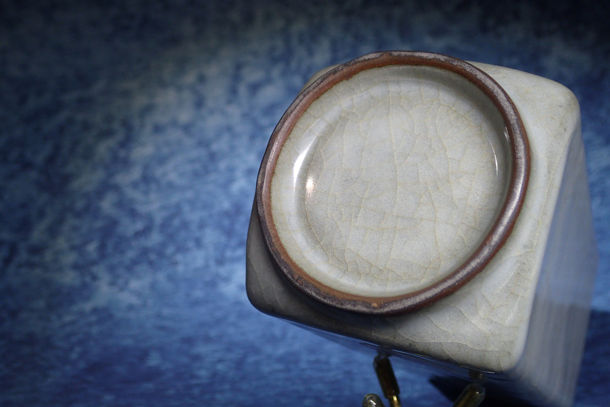 宋官窯 琮式瓶 Song Guan-ware Cong Vase