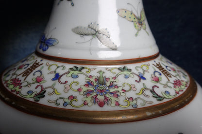 大清光緒粉彩百蝶天球瓶 Qing Guangxu Famille Rose 'Hundred Butterflies' Globular Vase