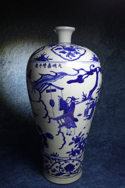 大明嘉靖青花人物梅瓶 Ming Jiajing Blue and White Figure Meiping