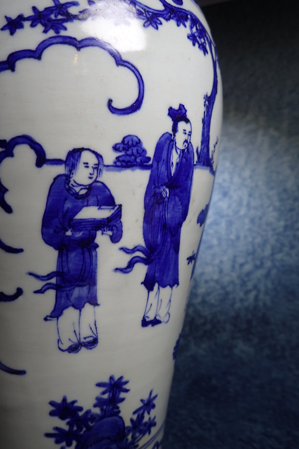 大明嘉靖青花人物梅瓶 Ming Jiajing Blue and White Figure Meiping