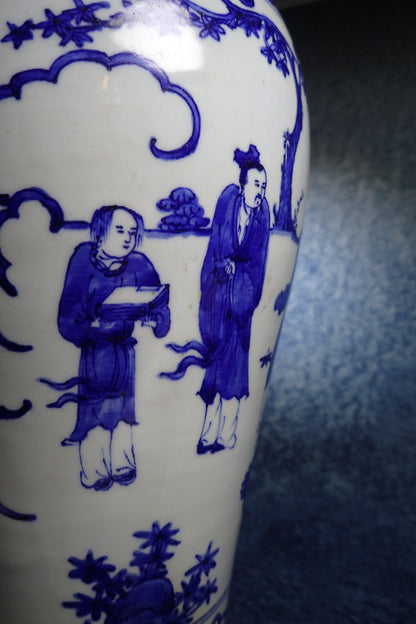 大明嘉靖青花人物梅瓶 Ming Jiajing Blue and White Figure Meiping