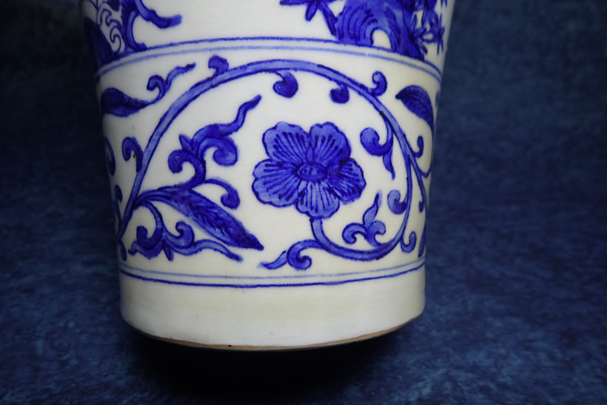 大明嘉靖青花人物梅瓶 Ming Jiajing Blue and White Figure Meiping