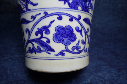 大明嘉靖青花人物梅瓶 Ming Jiajing Blue and White Figure Meiping