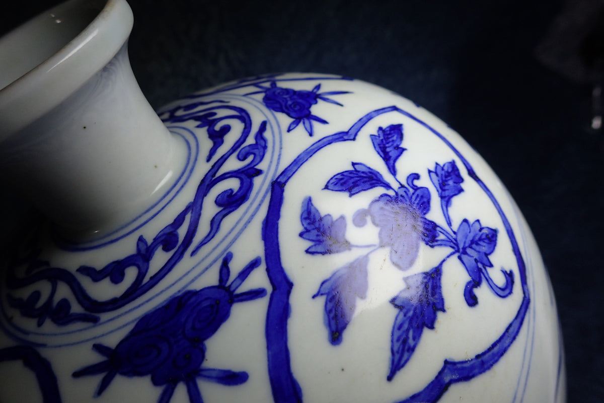 大明嘉靖青花人物梅瓶 Ming Jiajing Blue and White Figure Meiping