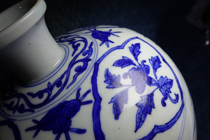 大明嘉靖青花人物梅瓶 Ming Jiajing Blue and White Figure Meiping