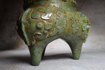 商晚期獸面雙耳青銅鬲 Late Shang Animal Mask Double-Handled Li